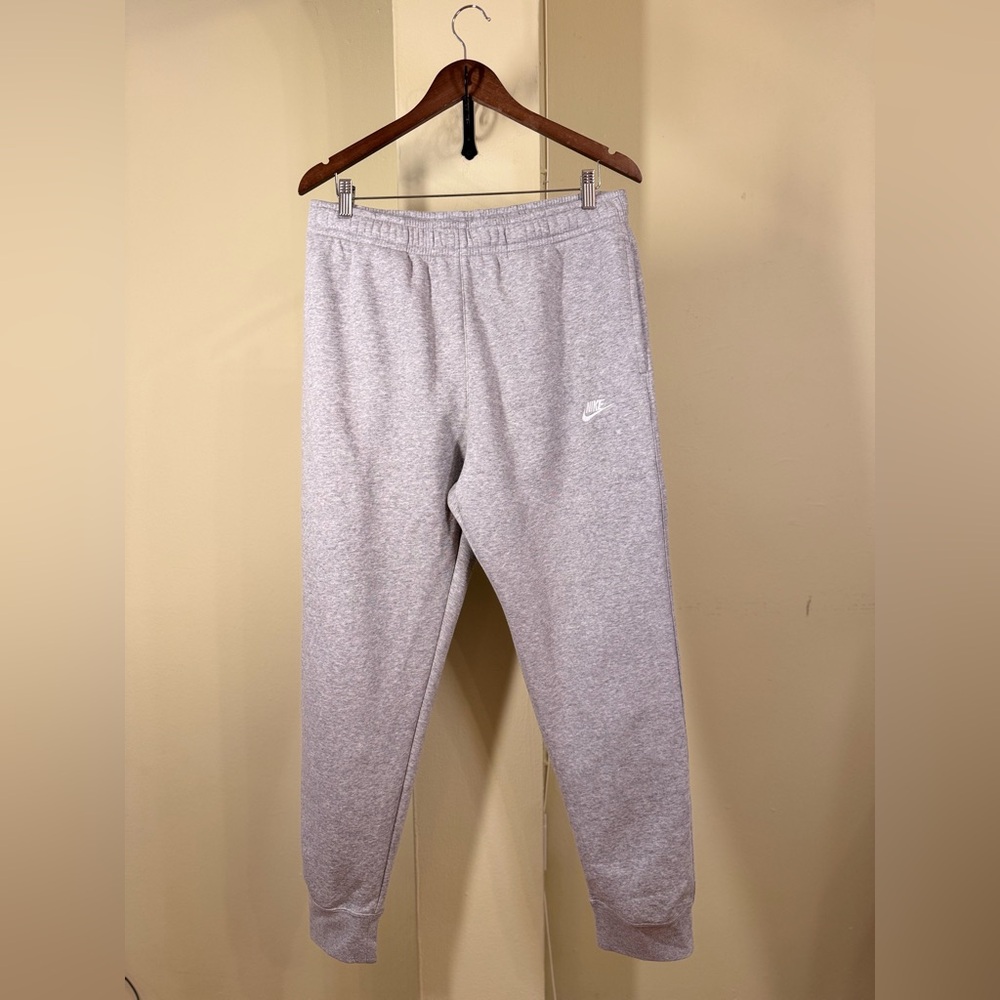 NWOT Nike Club Joggers Men's - Picture 4 of 10
